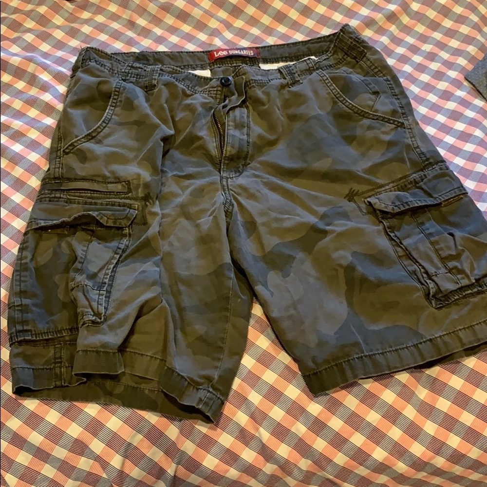 Lee dungarees camo shorts